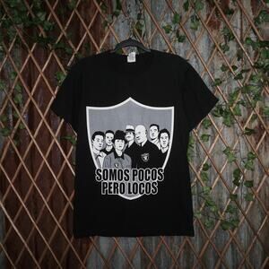 Medium - Vintage Y2K Raiders Somos Pocos Pero Locos t-shirt